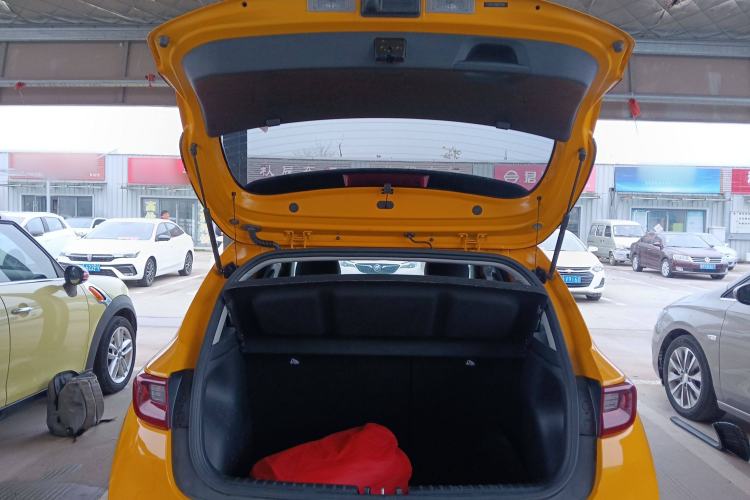 Used Kia kx1 Stonic 2021 1.4L CVT Fun & Sunroof Model
