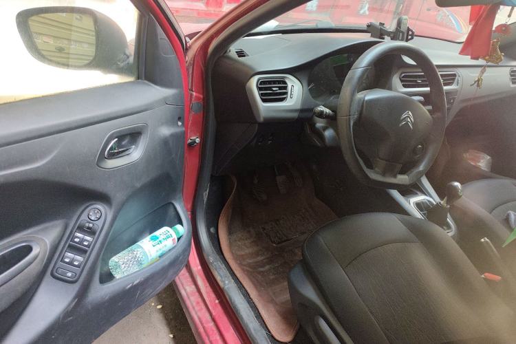 Used Citroen Elysee 2015 Zhishang Edition 1.6L Manual Fashion Model
