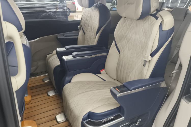 Used Buick GL8 2022 Land Cruiser Executive Class 652T Comfort Model
