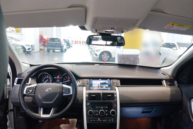 Used Land Rover Discovery Sport 2019 240 PS SE Version China VI Standard Center Console