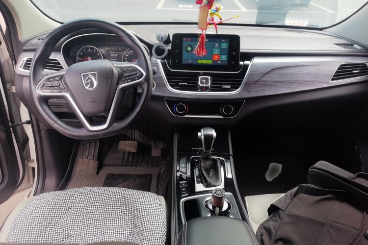 Used Baojun 730 2017 1.5T DCT Flagship Model 7 Seats China V Emission Standard Center Console