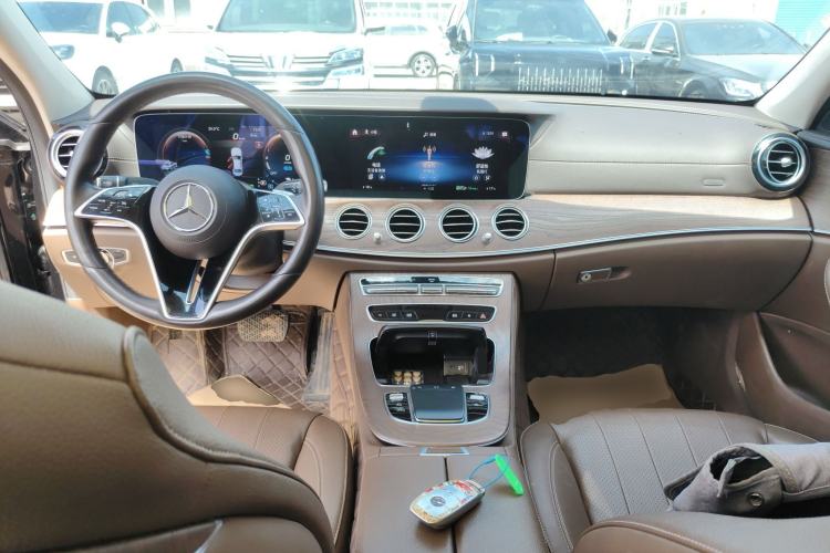 Used Mercedes-Benz E-Class New Energy 2023 E 350 e L Plug-in Hybrid Sedan Center Console
