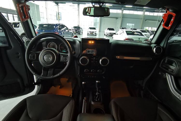 Used Jeep Wrangler 2014 2.8TD Sahara Four-Door Edition
