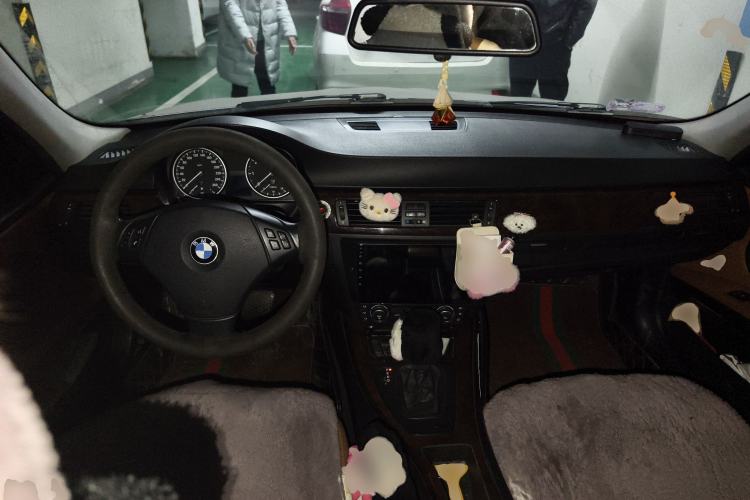 Used BMW 3 Series 2010 320i Sport Edition Center Console