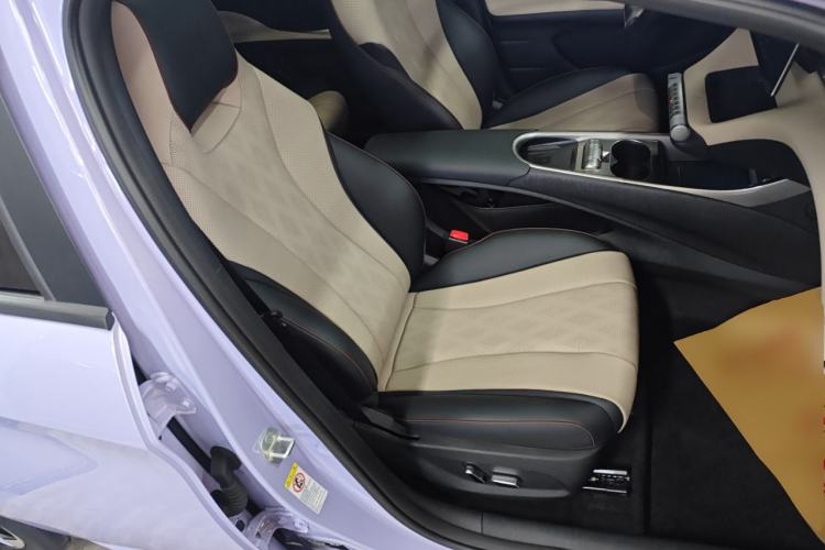 Used BYD Dolphin 2024 Honor Edition 420km Fashion Version
