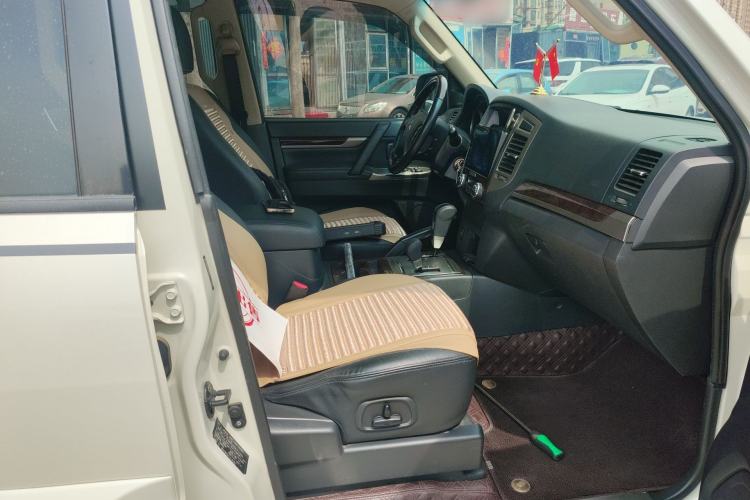 Used Mitsubishi Pajero 2017 V97 3.8L 5-Door GLS Model with Sunroof – Middle East
