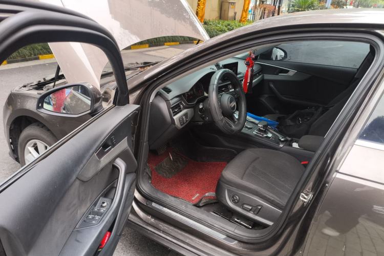 Used Audi A4L 2017 40 TFSI Ambition Edition
