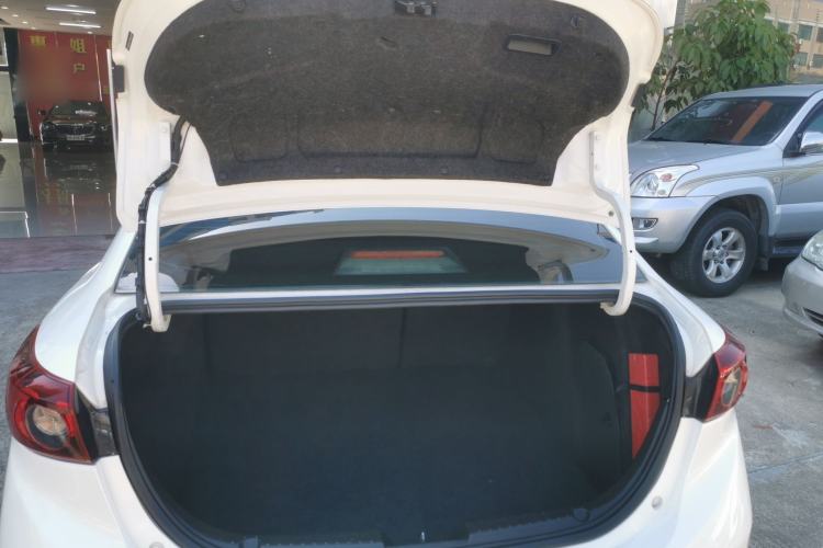 Used Mazda Mazda 3 Axela 2014 Sedan 1.5L Automatic Comfort Model
