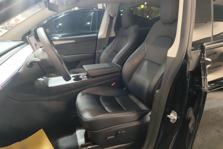 Used Tesla Model Y 2023 Long-Range All-Wheel-Drive Version
