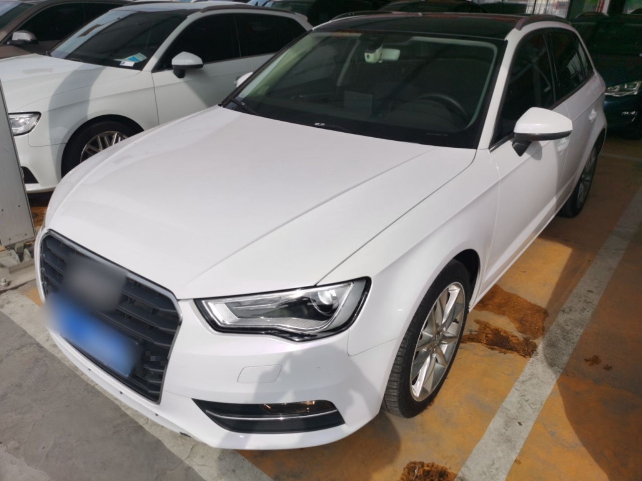 تحت مقدمة السيارة