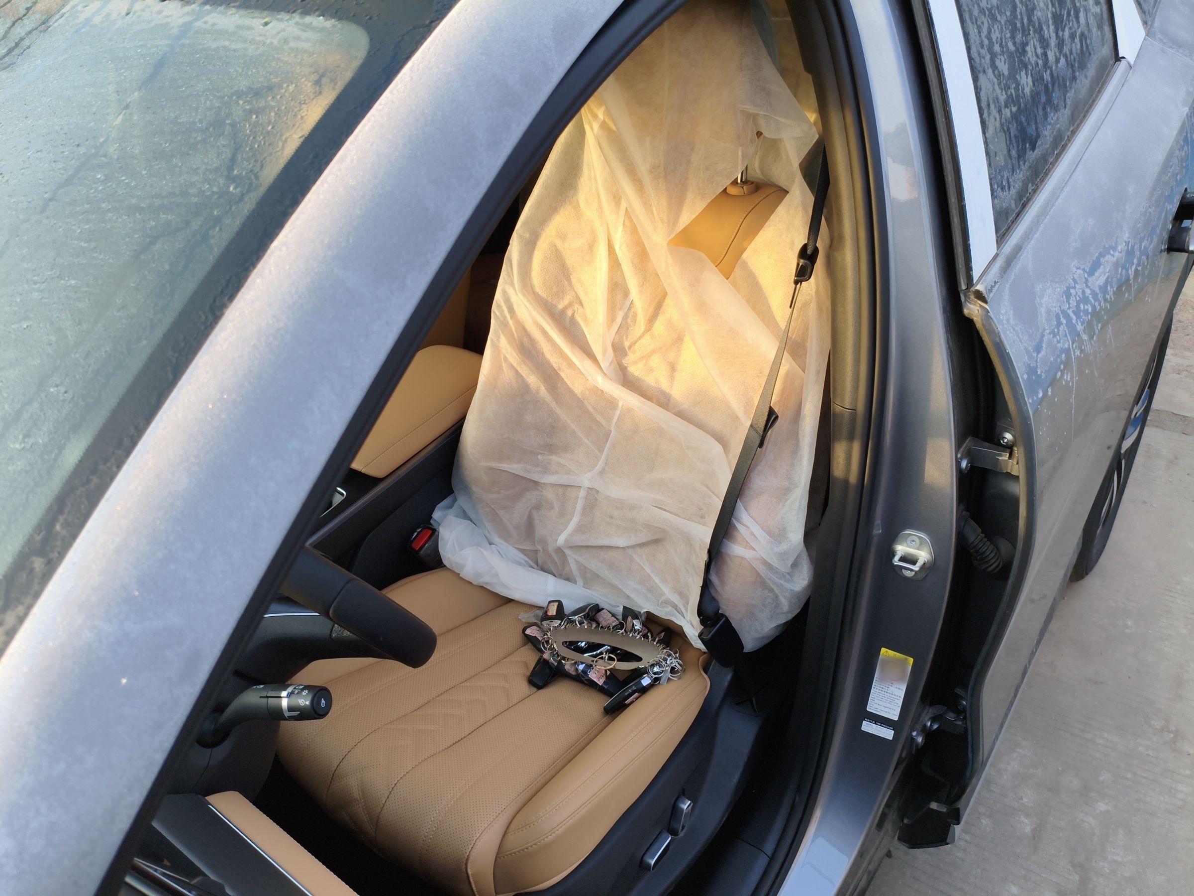 Переднее сиденье в автомобиле