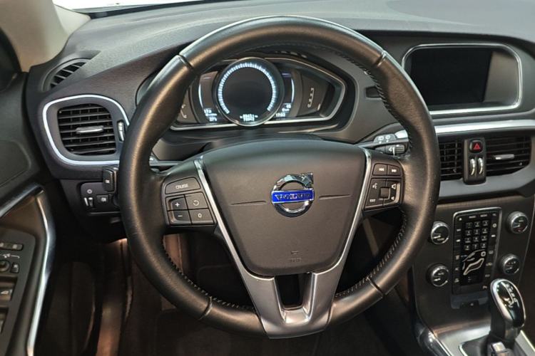 Used Volvo V40 2016 T3 Zhiyi Edition
