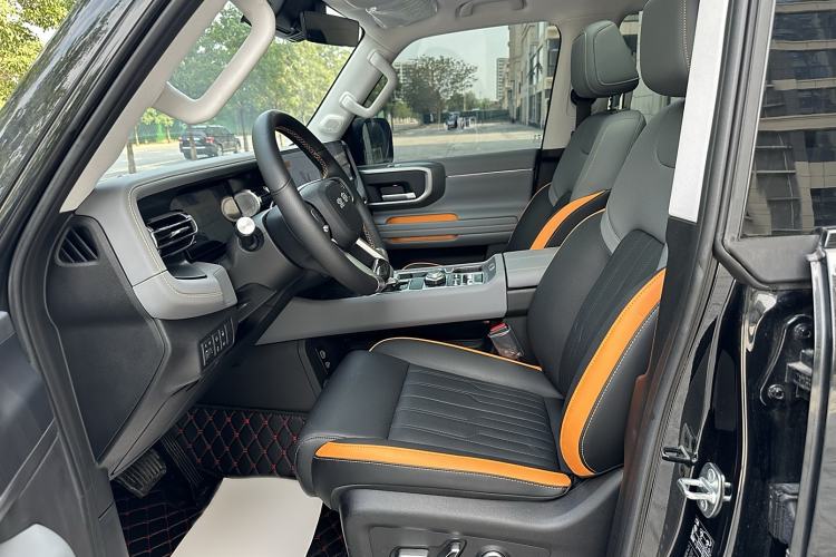 Used BAIC Off-Road BJ40 2024 2.0T All-New Urban Hunter Edition Chivalrous Style