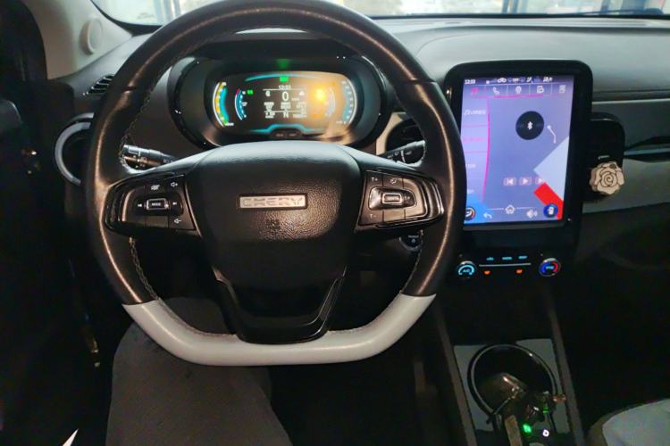 Used Chery QQ Little Ant 2021 200 000-Yuan Ant Fan Edition Talent Version NMC Battery 301 km Center Console