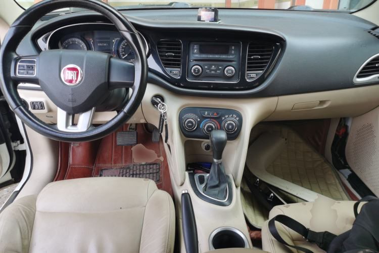 Used Fiat Viaggio 2012 1.4T Automatic Jingxiang Edition Center Console