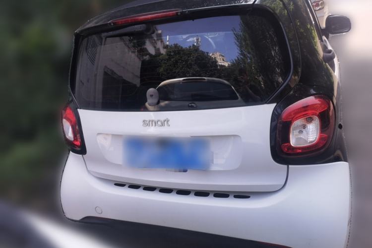 Used smart fortwo 2015 1.0L 52 kW hardtop Dynamic version
