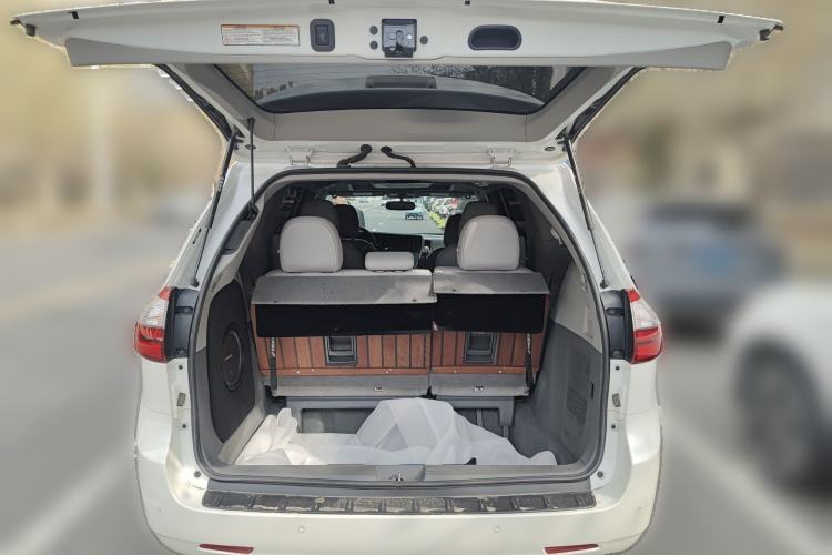 Used Toyota SIENNA  Trunk