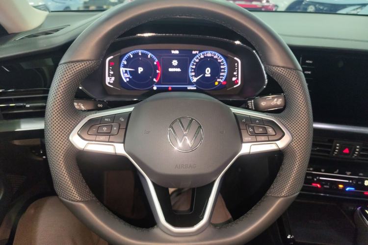 Used Volkswagen Passat 2025 Outstanding Model 380TSI Starry Dragon Glorious Edition
