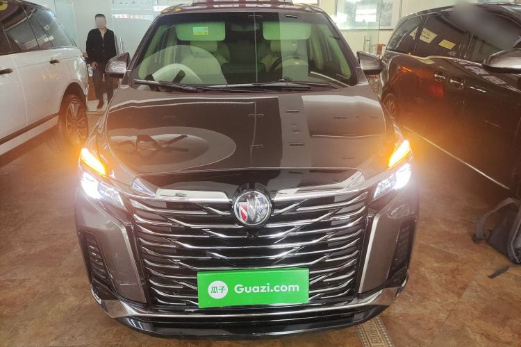 Used Buick GL8 2023 Facelifted Land Cruiser Executive Luxury Version Front