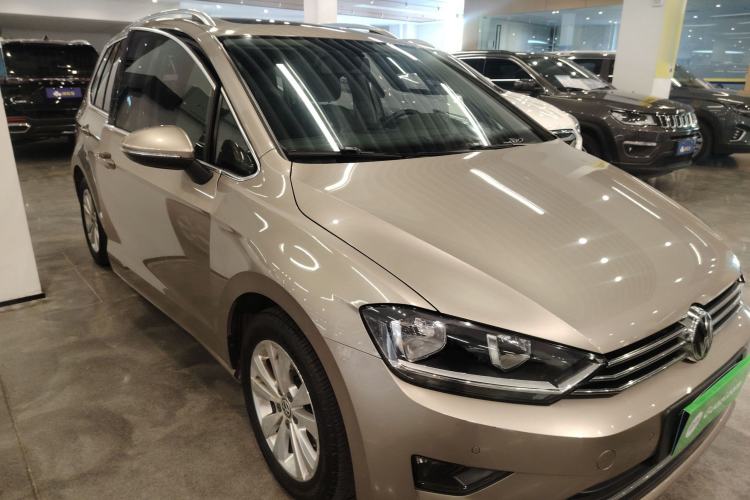 Used Volkswagen Golf Sportsvan 2016 230TSI Automatic Trend Edition Front Right 45 Deg