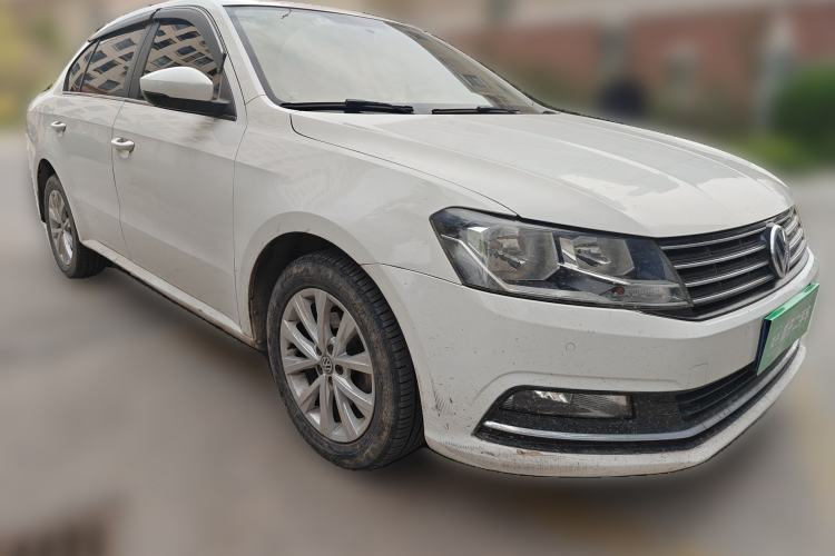 Used Volkswagen Lavida 2015 1.6L Automatic Comfort Edition Front Right 45 Deg