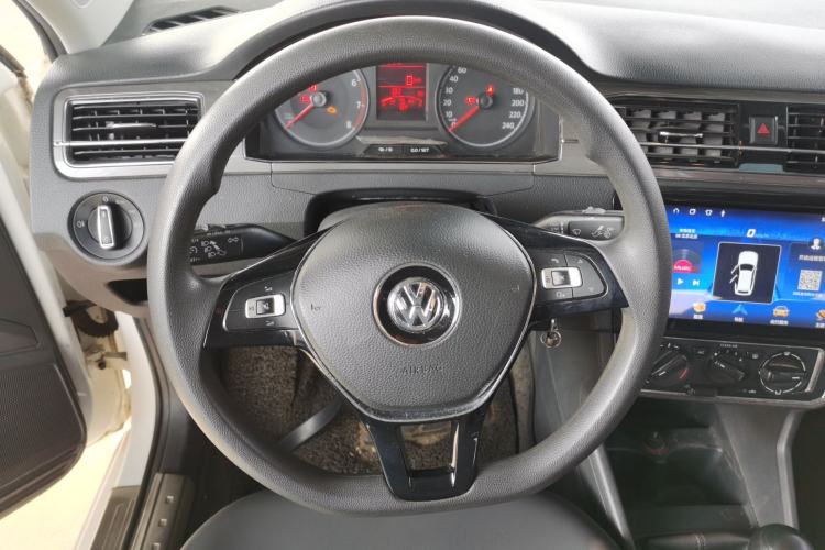 Used Volkswagen Santana 2016 1.6L Manual Comfort Edition
