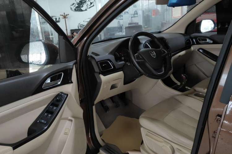 Used Baojun 730 2015 1.8L Manual Luxury Navigation ESP Version 7-seater