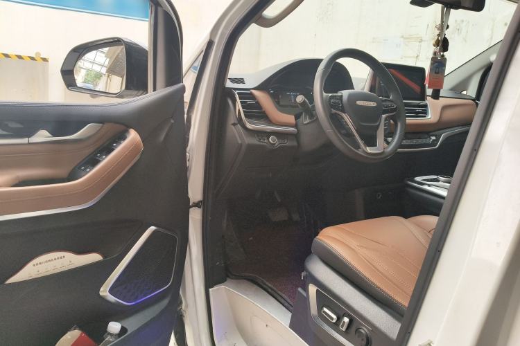 Used SAIC MAXUS G20 2021 PLUS 2.0T Gasoline Automatic Luxury Edition Driver Seat