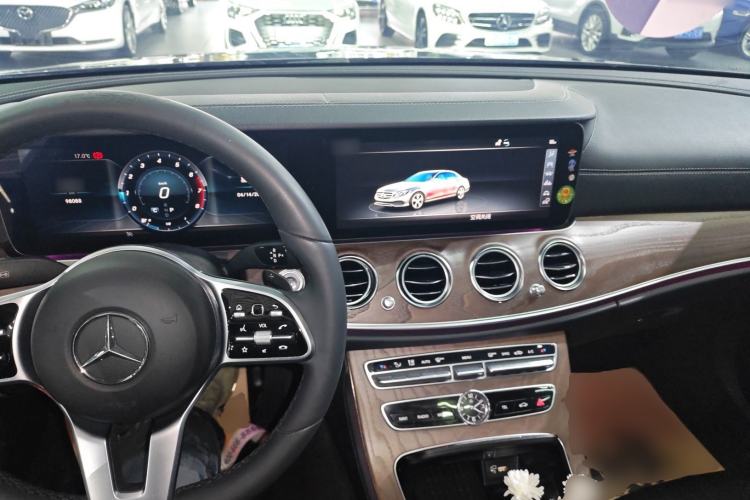 Used Mercedes-Benz E-Class 2020 Facelift E 300 L Stylish Edition Center Console