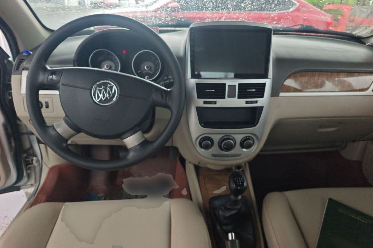 Used Buick Excelle 2015 1.5L Manual Classic Trim Center Console