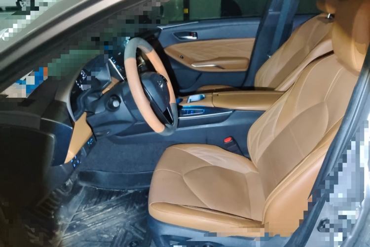 Used Toyota Avalon 2019 Dual-Engine 2.5L XLE Prestige Version China VI Standard Left Front Seat