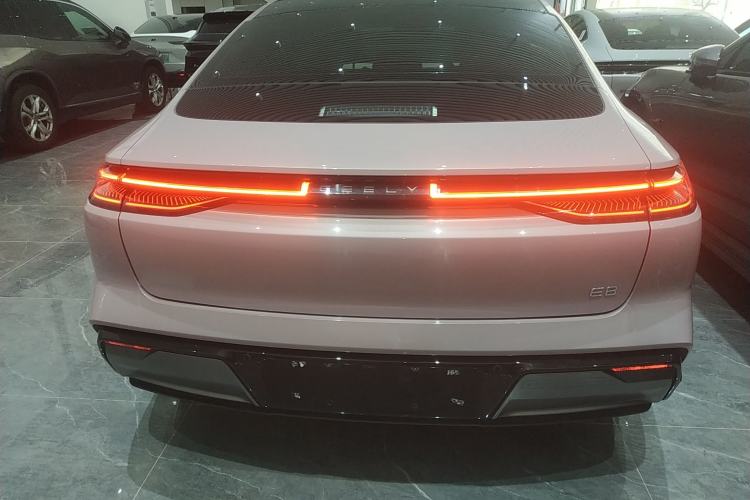 Used Geely Galaxy E8 2024 665 km Range Rear-Drive Starship Long-Range Version