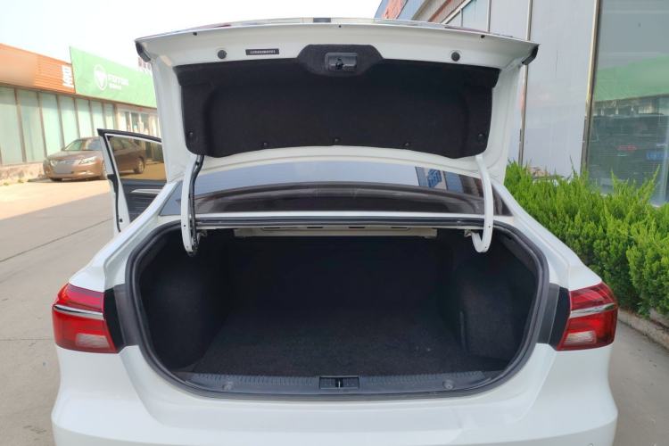 Used Roewe i6 2020 PLUS 1.6L CVT 4G Connected Glory Flagship Edition Trunk