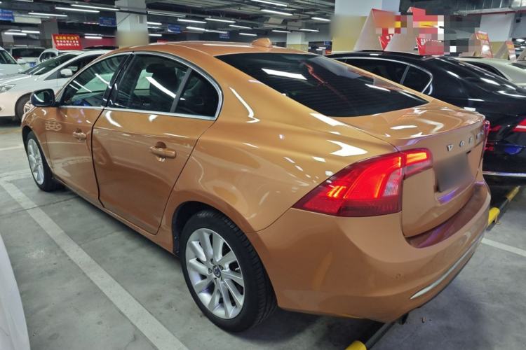 Used Volvo S60 2014 S60L 2.0T Zhiyuan Edition
