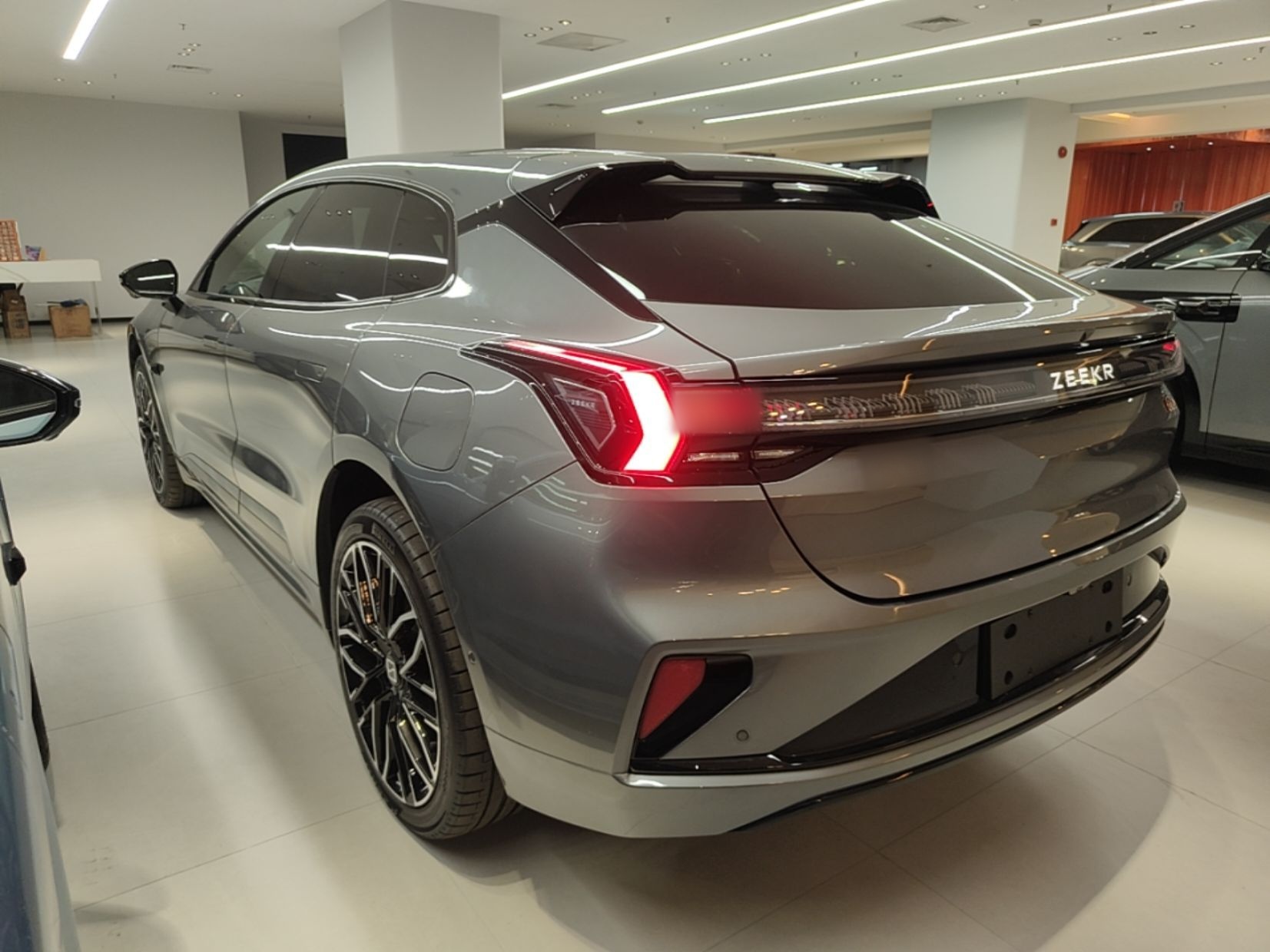 Zeekr 001 2025 YOU Edition 100 kWh All-Wheel Drive — снимка 4