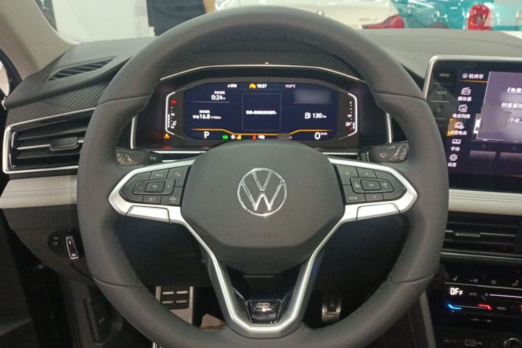 Used Volkswagen Tiguan L 2024 Outstanding Model 330TSI Automatic Two-Wheel Drive R-Line Dragon Glory Edition Steering Wheel
