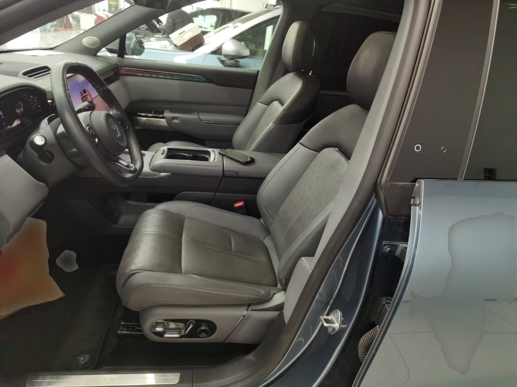 Переднее сиденье в автомобиле