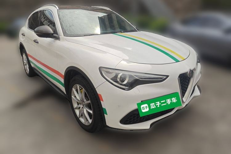 Used Alfa Romeo Stelvio 2017 2.0T 280HP Luxury Edition Front Right 45 Deg
