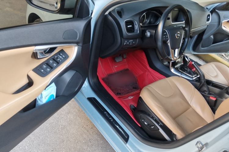 Used Volvo V40 2018 T3 Zhiyi Edition
