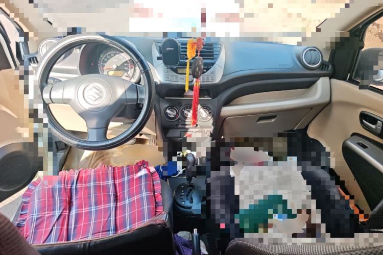 Used Suzuki Alto 2009 1.0L Automatic Luxury Version Center Console