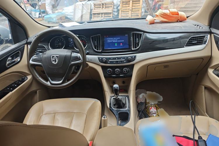 Used Baojun 730 2016 1.5L Manual Comfort Version 7 Seats China V Emission Standard Center Console