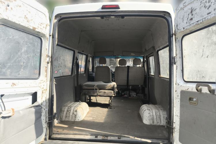 Used Iveco Daily 2017 2.5T A35 Passenger Van 5-7 Seats Model 47Z5 Trunk