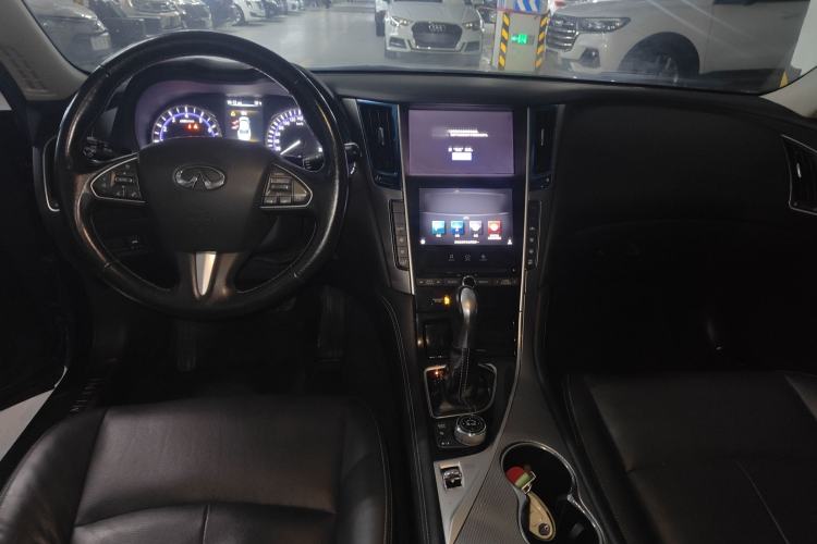 Used Infiniti Q50L 2016 2.0T Enjoyment Edition Center Console