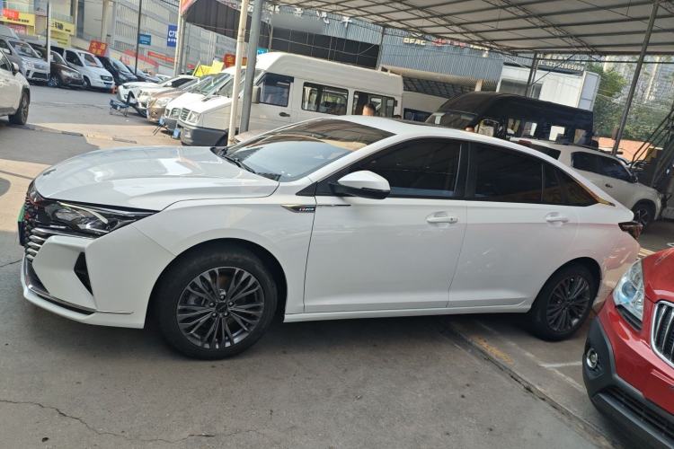 Used Dongfeng Aeolus Yixuan MAX 2023 1.5T Ultra-Stylish Trendsetting Dad Edition