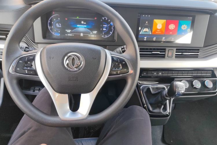 Used Dongfeng Yufeng Yufeng 2023 V9+ 2.0T Manual Front-Wheel-Drive Multi-Function Short-Chassis Low-Roof 5/6-Seater
