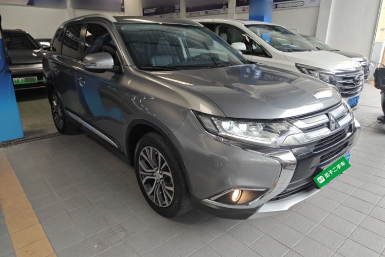 Used Mitsubishi Outlander 2018 2.4L 4x4 Luxury Edition 7-Seater