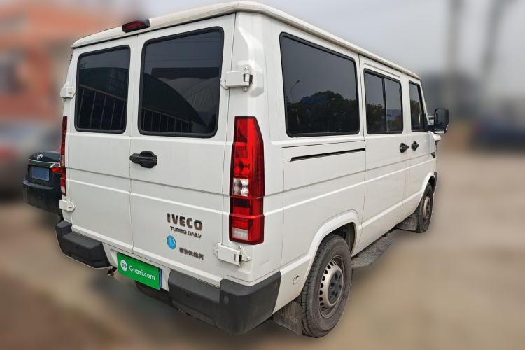 Used Iveco Daily 2023 2.5T A35M1 Short Wheelbase Low-Roof Single-Tire Side-Sliding Door 5-9 Seater Rear Right 45 Deg