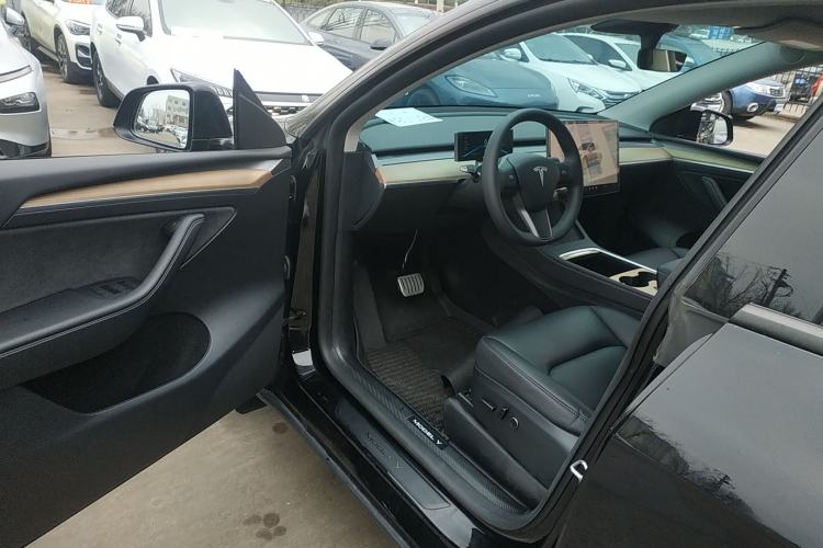 Used Tesla Model Y 2024 Long-Range All-Wheel-Drive Version
