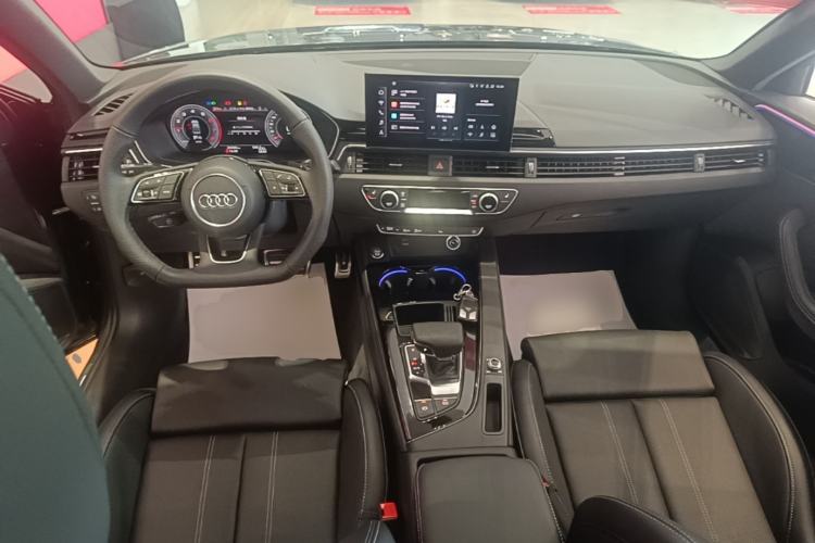 Used Audi A4L 2024 40 TFSI Luxury Dynamic Edition Center Console