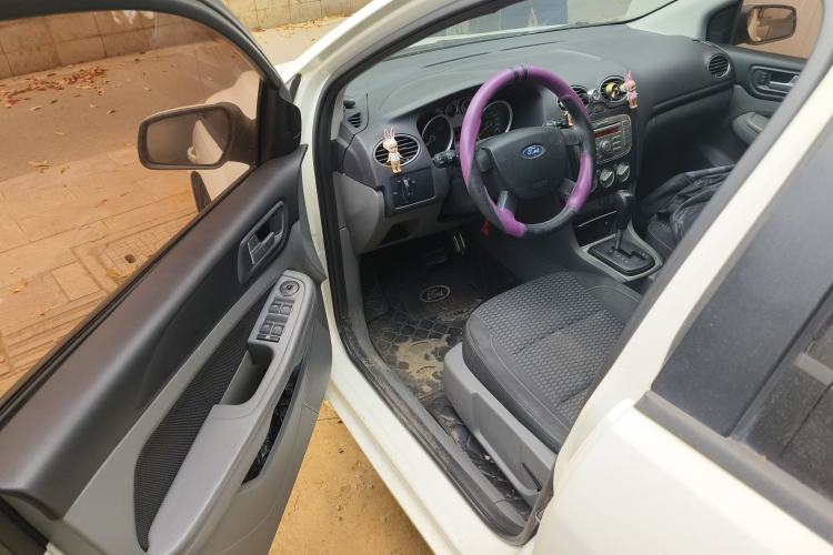 Used Ford Focus 2013 Hatchback Classic 1.8L Automatic Base Model
